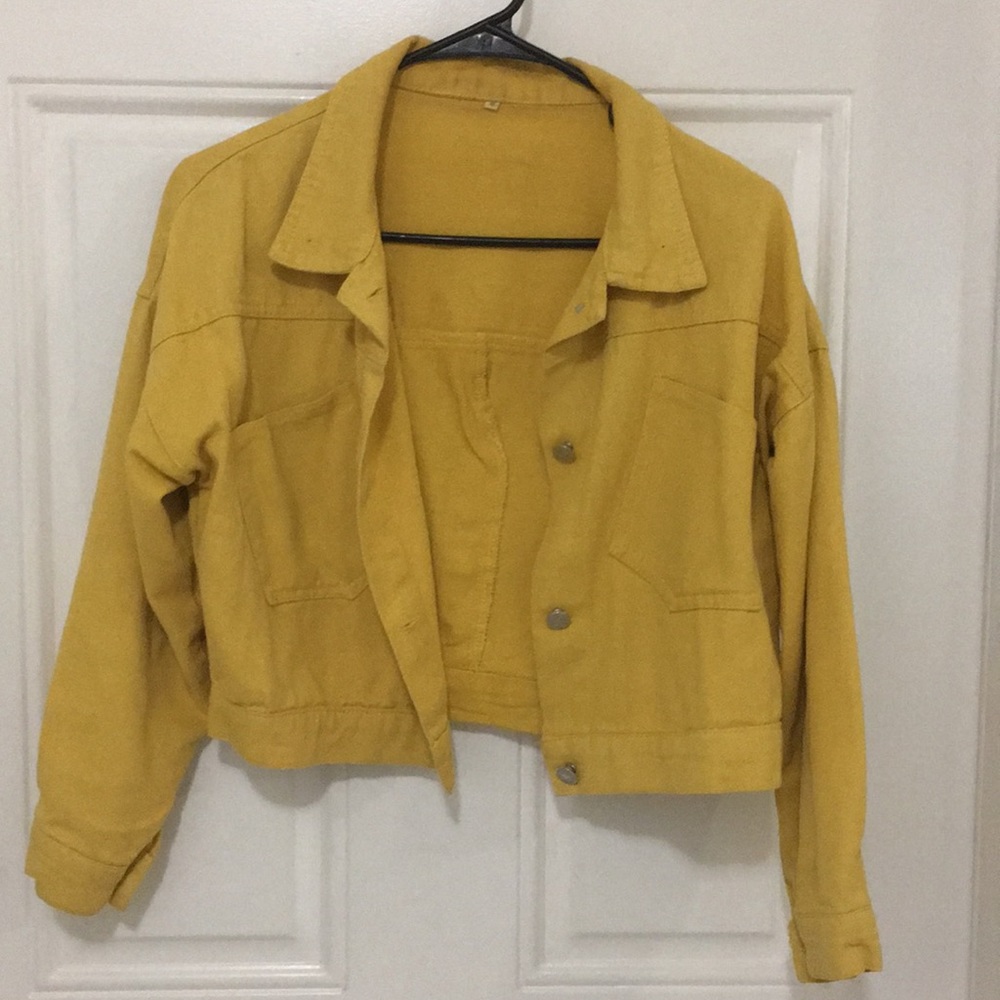 Thin yellow denim jacket w button details on back